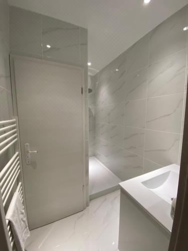 Le Nid du Faubourg One-Bedroom Apartment