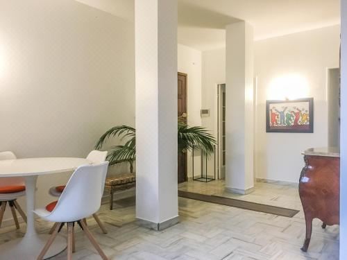 Cannes - Beachfront with Private Garden - Palm Beach Croisette Apartment With Garden View