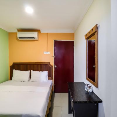 Bilik Standard Katil King Size Tidak Merokok Kupon OYO 89584 Hotel Sahara Kuala Kubu Bharu