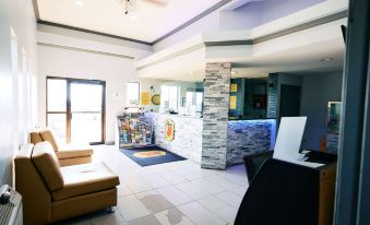 Super 8 by Wyndham Pueblo - Housity