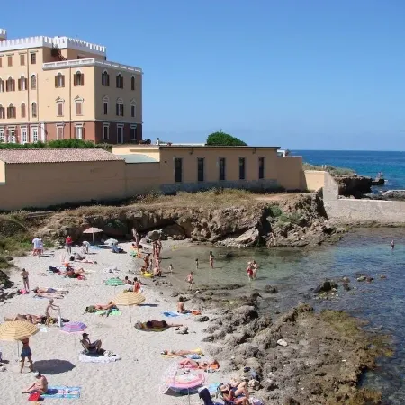 Just 80 Meters from the Sea, Best Area of Alghero, 3 Bedrooms+Private Parking+AC