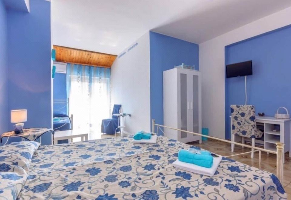 舒适四人房， 多张床， 无烟房