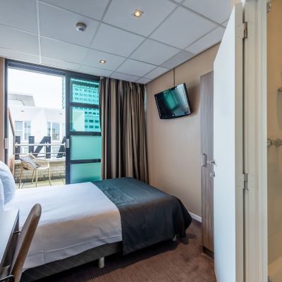 Economy Queen Room Hotel Docklands Promo Code