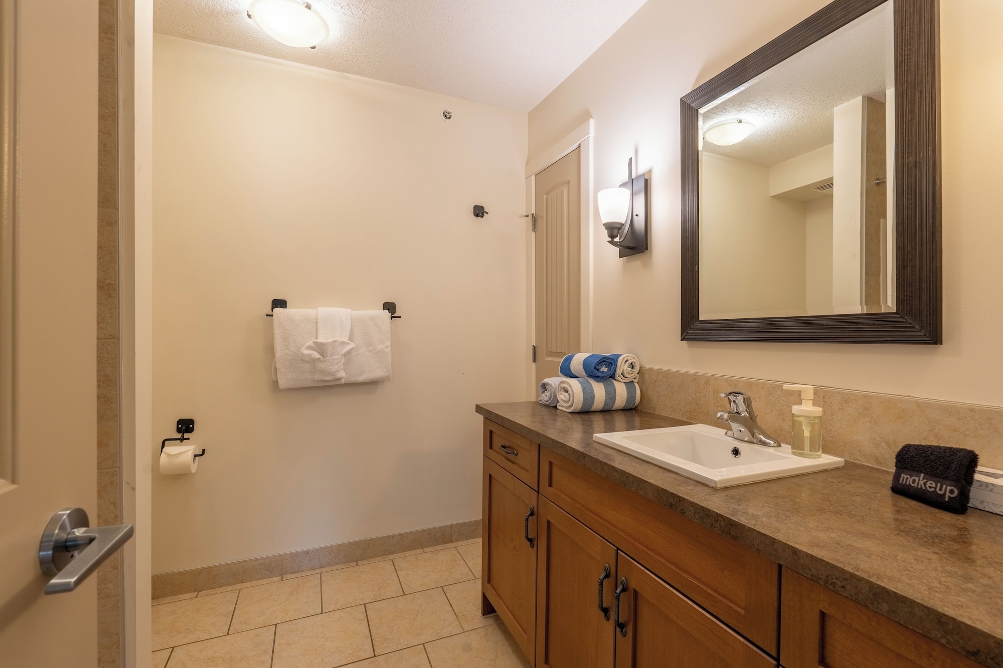 3207号两卧室带书房，两层