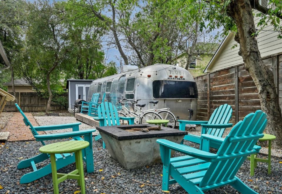 Charming Oasis With Airstream And Fire Pit-Cozy Escape Under Oak Trees