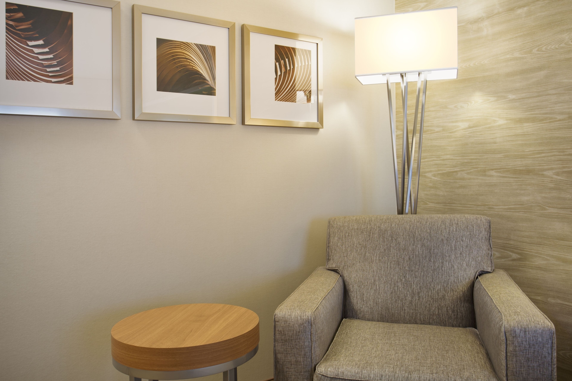 标准特大床间 - 带无障碍浴缸