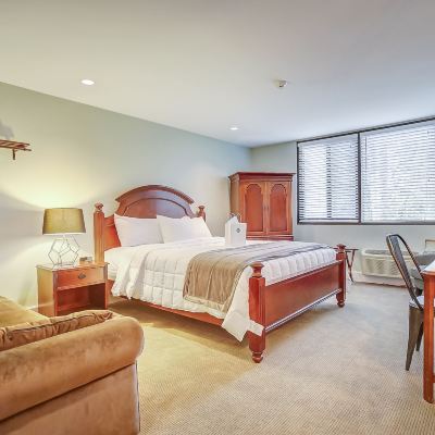 Room, 1 King Bed (Pine Lodge) Allenberry Resort Promo Code