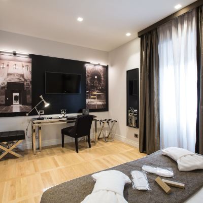 Double Deluxe Room Floris Hotel Promo Code