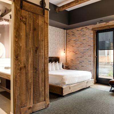 Premium King Room Hotel Crosby Promo Code