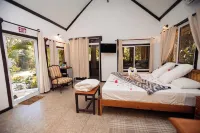 Falling Leaves Lodge Hotel a 