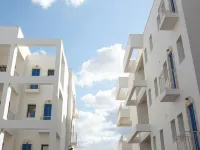 LIV & CO SUITES & VILLAS Hotele w: Oroklini