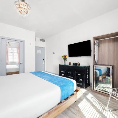 Standard King Room Whitelaw Hotel Promo Code