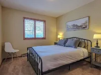 Breezy Hills - Unit 2; Lake Bemidji, King Bed, Kayaks, PB Trail Private Access Hotels in Bemidji