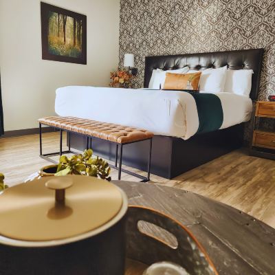 Luxury King Room with Fireplace Waterfront Hotel Promo Code