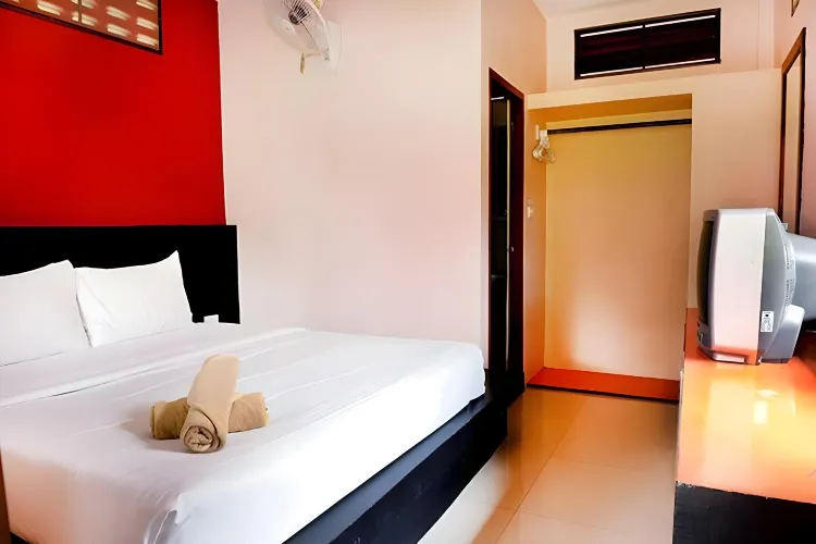 ห้องสแตนดาร์ด เตียงใหญ่ พร้อมพัดลม