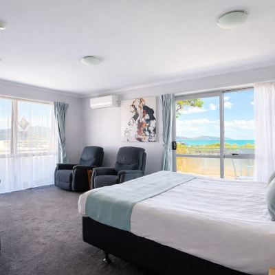 Sea View Suite, SPA Bath, With Patio – Ground Floor BKs Premier Motel Esplanade Promo Code