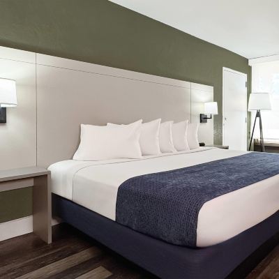 Mobility Accessible Room with 1 King Bed and Bathtub with Grab Bars - Non-Smoking Avanti Palms Resort and Conference Center Promo Code