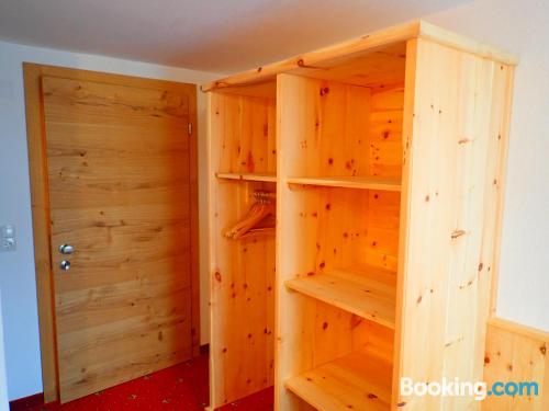 带阳台的两卧室公寓