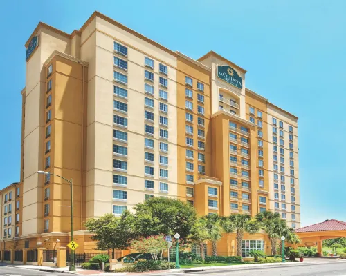 La Quinta Inn & Suites by Wyndham San Antonio Riverwalk Hotels in Bexar County