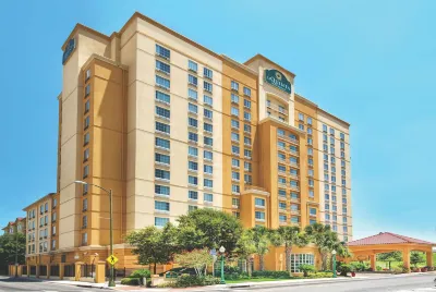La Quinta Inn & Suites by Wyndham San Antonio Riverwalk Hôtels à : 