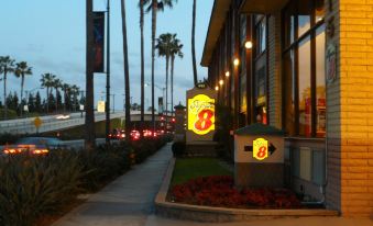 Super 8 by Wyndham Anaheim/Disneyland Drive