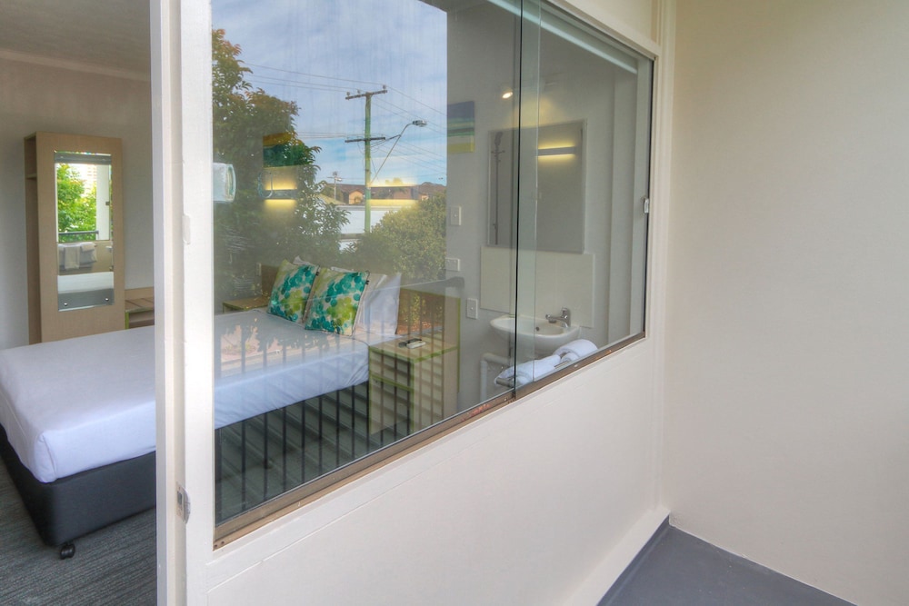 经济大床房（带公共浴室）