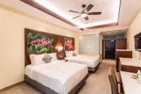 Surfrider Resort Hotel