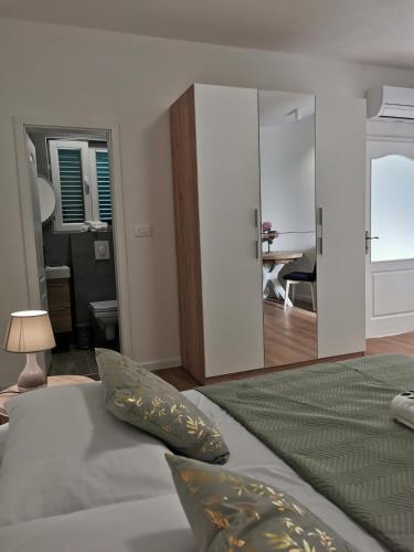 带露台一室公寓