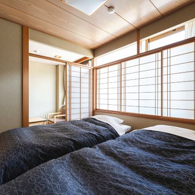 バス付きの和洋折衷スタイル 広いベランダ 尾瀬を望む　老神温泉「源泉湯の宿　紫翠亭」 クーポン