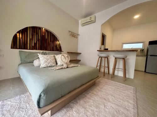 Oh'lala Pool Cottages One-Bedroom House