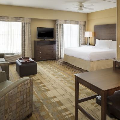 一室公寓（1張特大床，行動聽力無障礙，帶無障礙淋浴） Homewood Suites by Hilton Coralville - Iowa River Landing優惠
