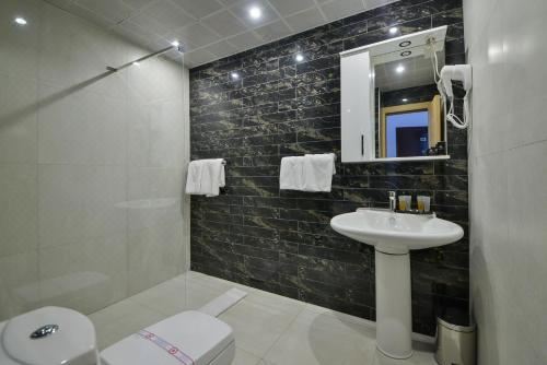 带露台一室公寓