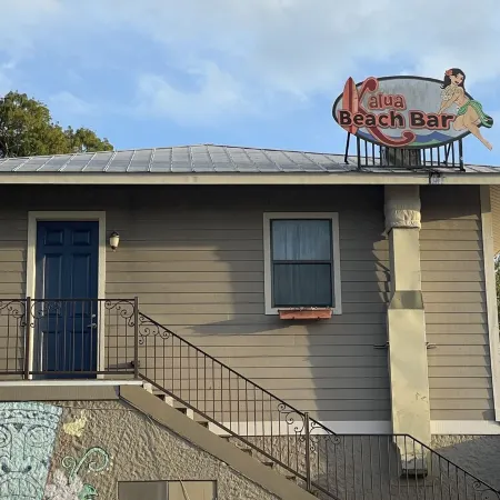 Kalua Lake Loft ! 1 Bedroom - 1.5 Bath Overlooking Lake Dora