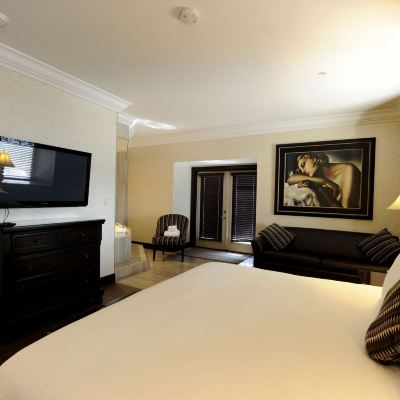 Premium Room With Jacuzzi Stone Mill Inn Promo Code