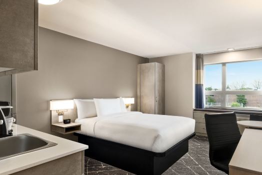 โรงแรม Microtel Inn & Suites ที่สนามบินมอนทรีออล - Dorval QC