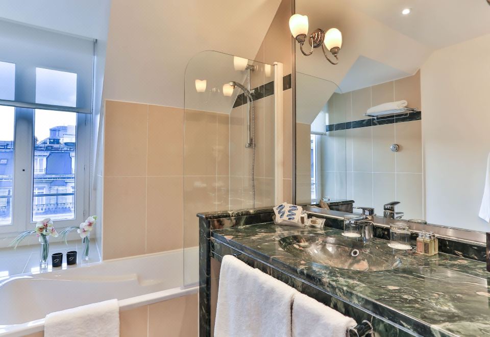 Fraser Suites le Claridge Champs-ElyséesOne Bedroom Executive Suite- Champs Elysees View