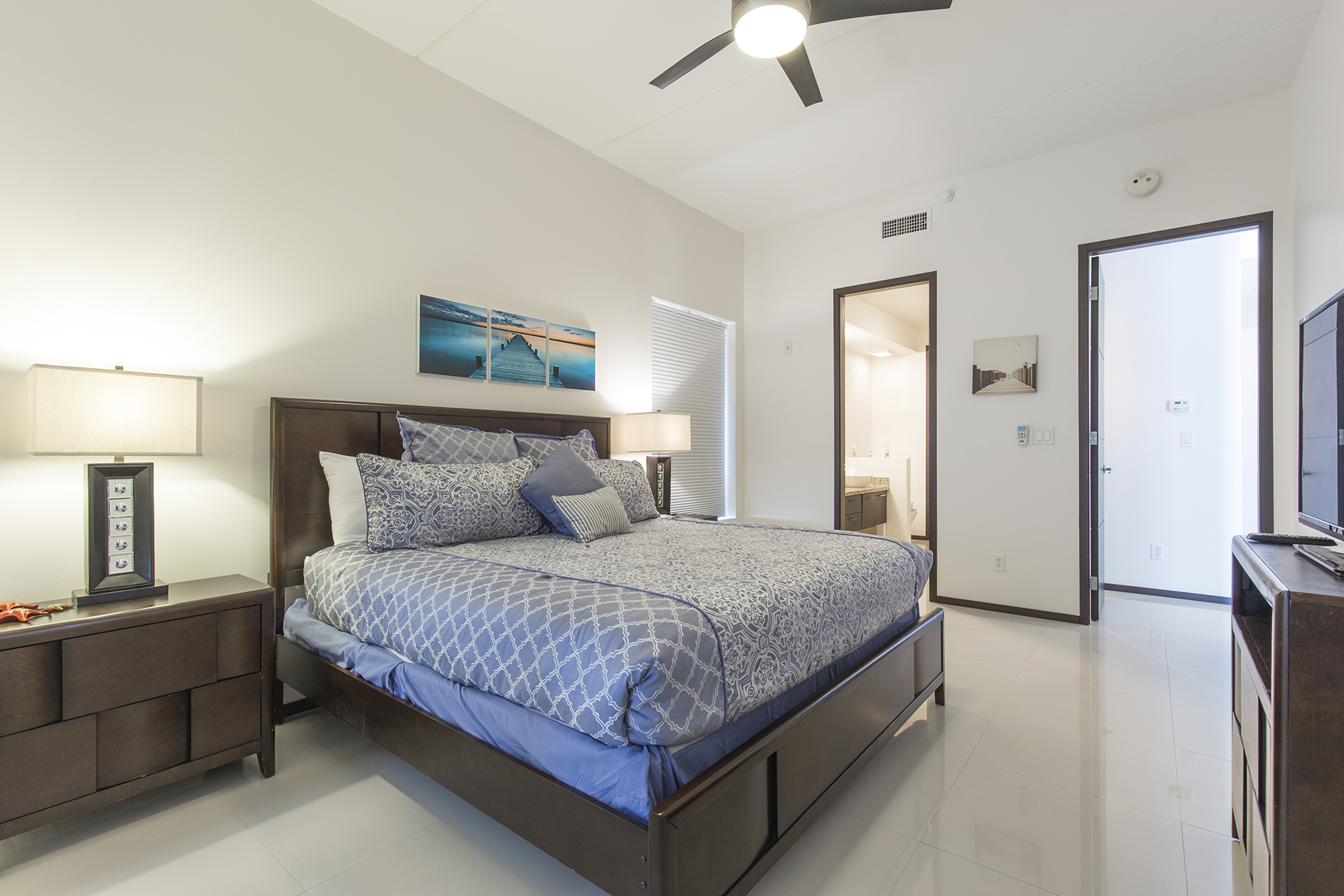 海景阳台和雅致热水浴缸-迷人海岸休闲房