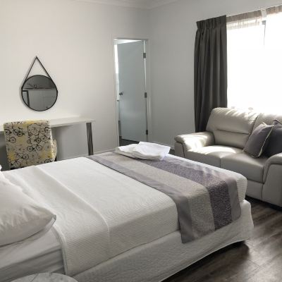 Deluxe Queen Studio Suite Escape on Lake Promo Code