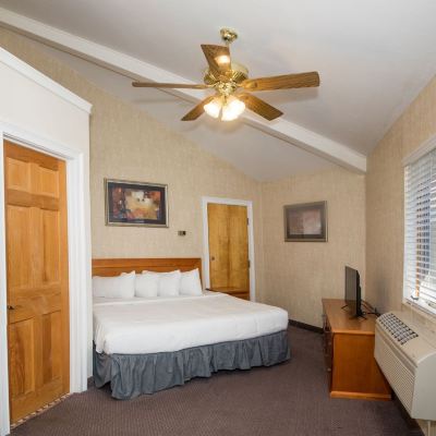 Deluxe King Room Cedar Park Inn Promo Code