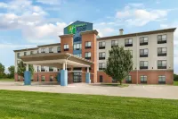 Holiday Inn Express & Suites PRATT by IHG Hotels in 