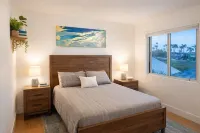 Guest Favorite! Easy Walk to Beach/Food & Shops + Private Parking