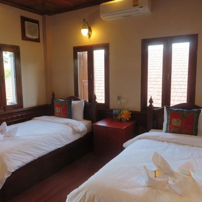 Deluxe Twin Room with Courtyard View