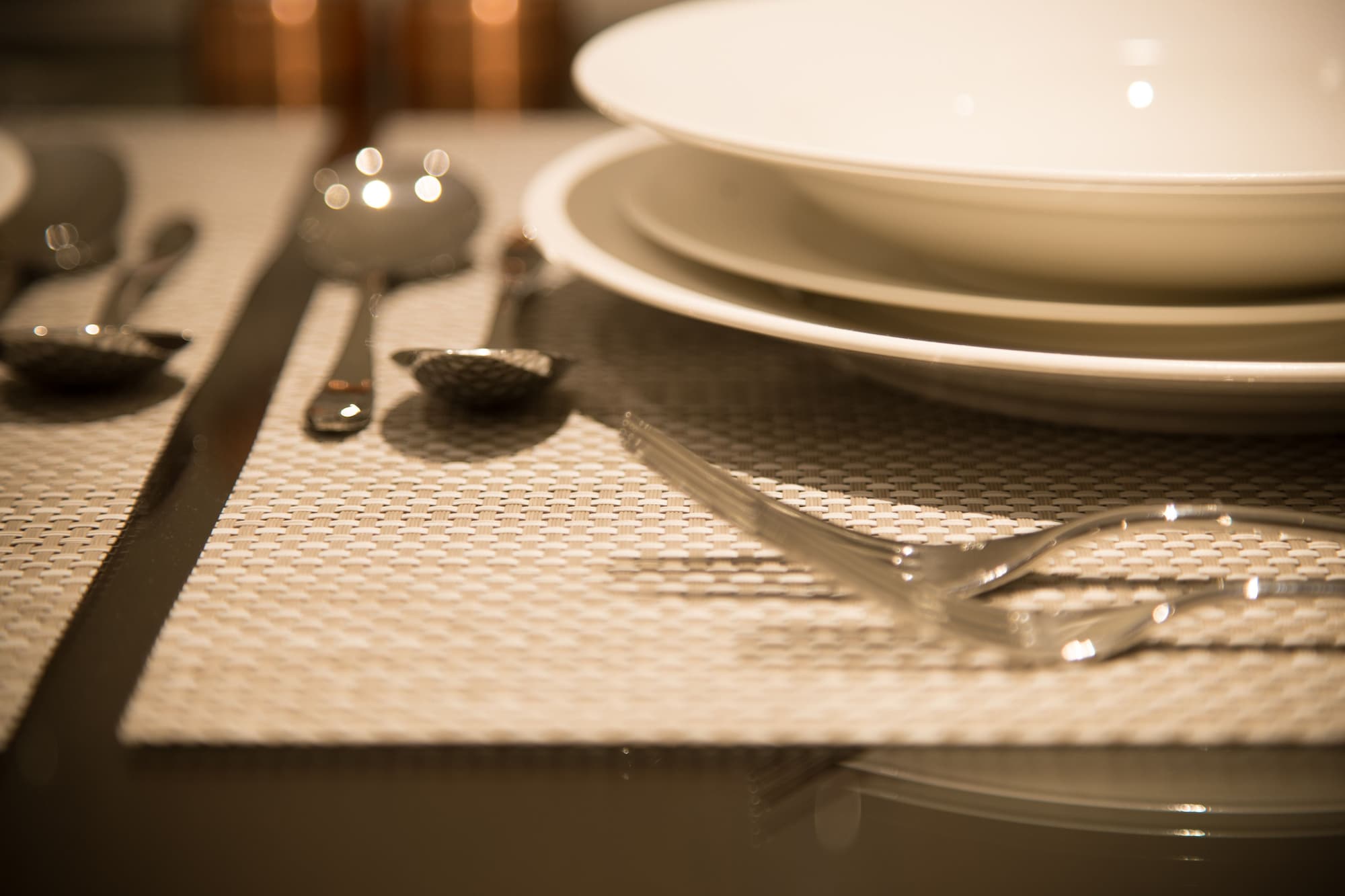 标准开放式客房， 1 张特大床， 厨房