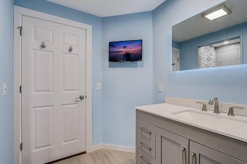 Wfc II Lake Access - Family or Romance - Location! One-Bedroom Apartment