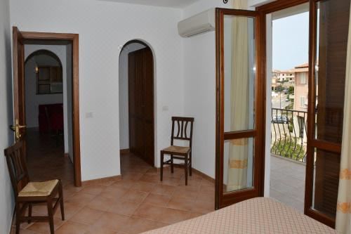 带阳台的两卧室公寓