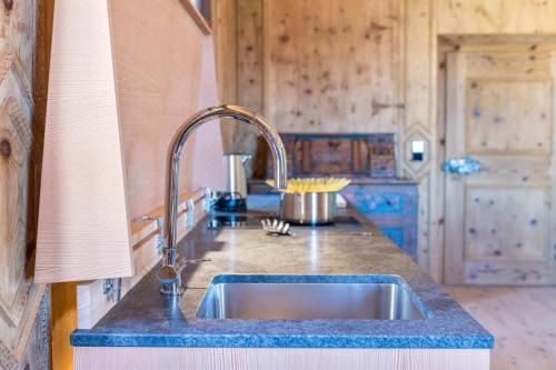 Hof im Thal Apt ZirbeSuperior One-Bedroom Apartment With Balcony