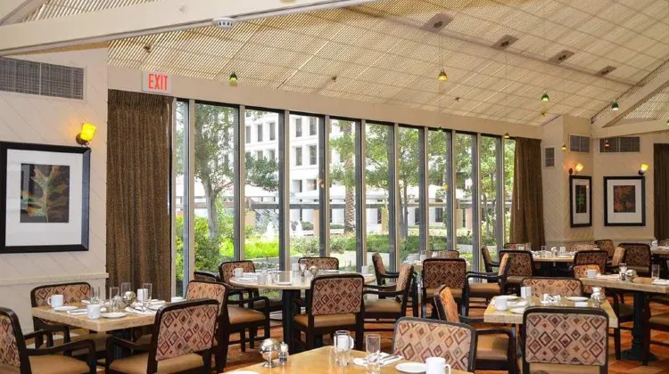 DoubleTree by Hilton Hotel Houston - Greenway Plaza Dining/Restaurant