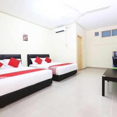 Suite Keluarga Kupon OYO 89640 Hotel Pelangi Marang