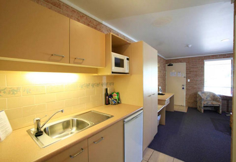 Macquarie Barracks Motor InnExecutive Queen Room-Not Pet Friendly