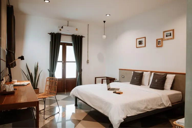 ห้องซูพีเรียร์เตียงคิงไซส์พร้อมระเบียง